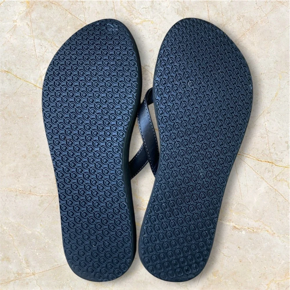 EUC L.L. Bean Black Leather Women’s flip flops size 9